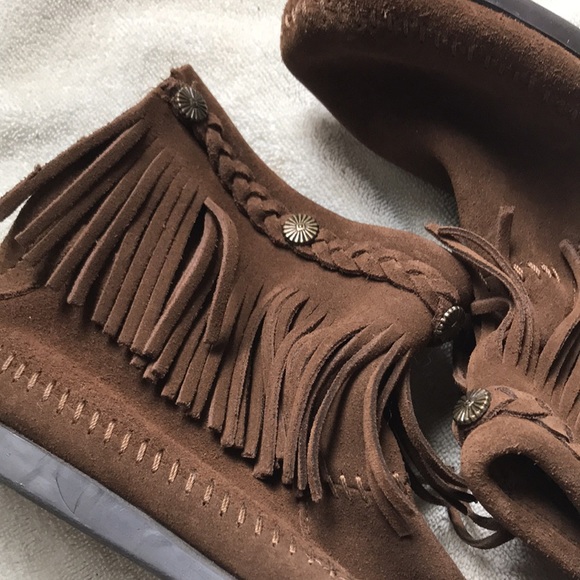 Minnetonka booties with fringe - Picture 2 of 4